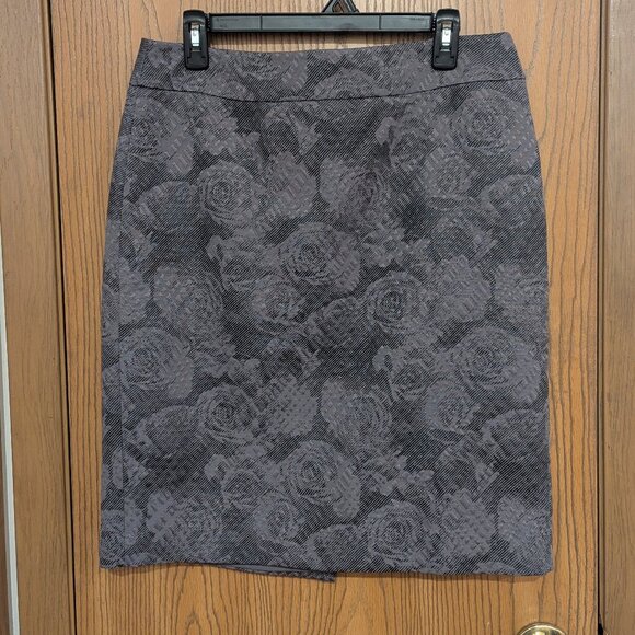 Ann Taylor Women's Gray Floral Skirt- Size 10 - Picture 1 of 5
